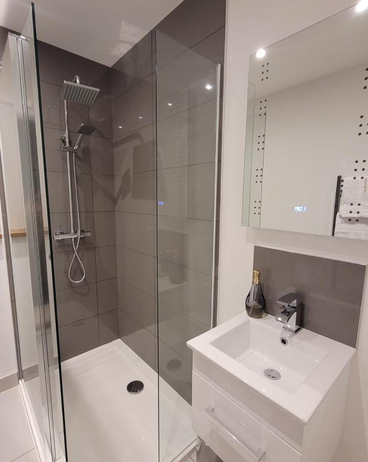 Luxury 2 Bed Apartment In The Heart Of Rochester Wainscot Eksteriør billede